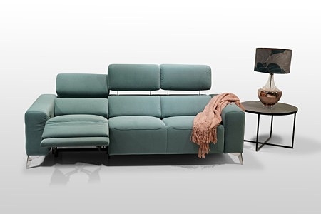 Sofa z materiału z funkcją relaksu elektrycznego z akumulatorem